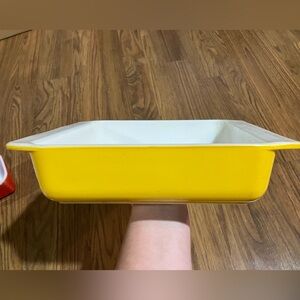 Vintage Pyrex square baking dish